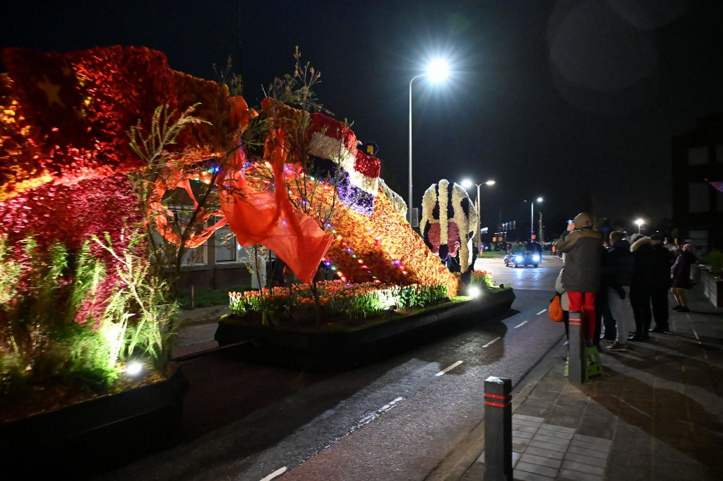 ../Images/Verlicht bloemencorso 2024 122.jpg